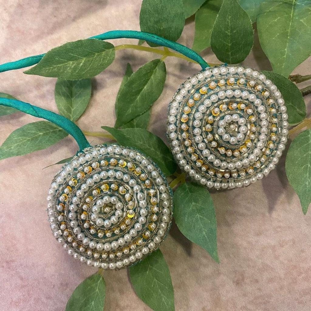 Pearl round tassel Stitching