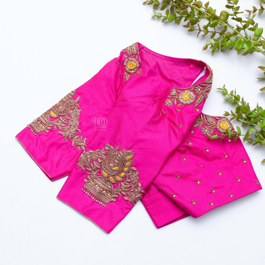 The ideal neon pink bridal blouse to enhance your wedding Stitching