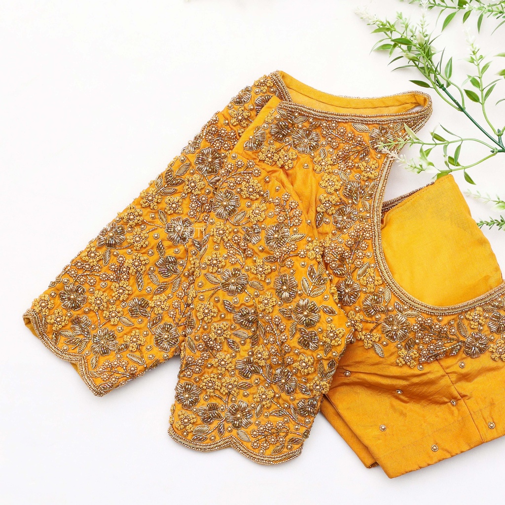 Yellow embroidery blouse Stitching