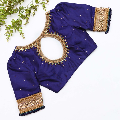 Bridal blouse with a cut out neck and a matching blouse Stitching