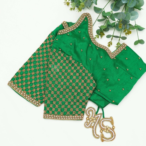 Fashionable in this shamrock green designer blouse Stitching