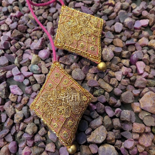 Pink elephant tassel Stitching