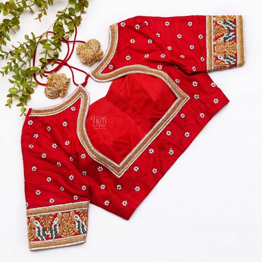 Red blouse with a gold border Stitching